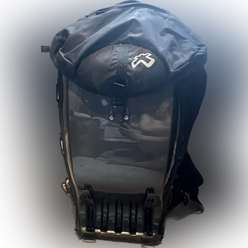Sleek Grey boblbee urban backpack. One size fits all!